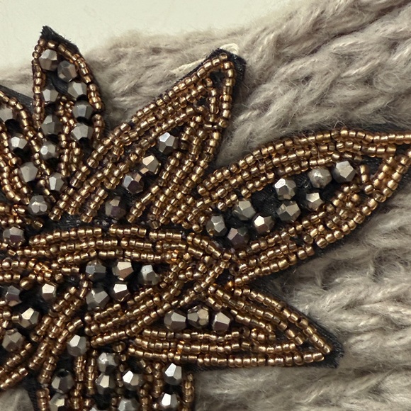 🆓 When Bundled- Gray Crocheted Fall/Winter Headband with Beaded Appliqué Patch - Picture 9 of 12